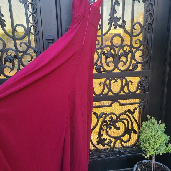 Lulus long flowy spaghetti stap dress. - Picture 4 of 8